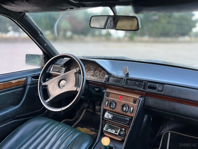 Mercedes E 250 1991, 258,741 km - 2.5 l - Sumqayıt