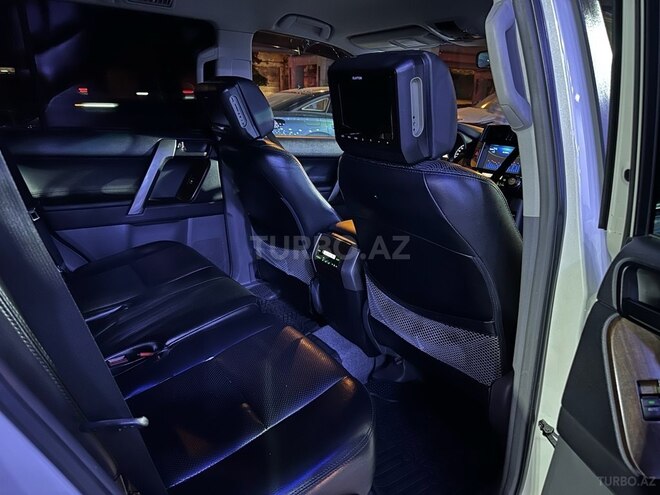 Toyota Land Cruiser Prado-11