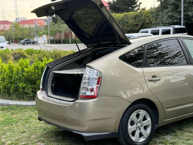 Toyota Prius-7