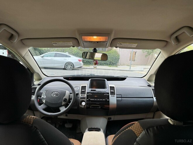 Toyota Prius-8
