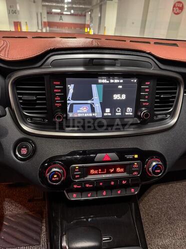 Kia Sorento-13