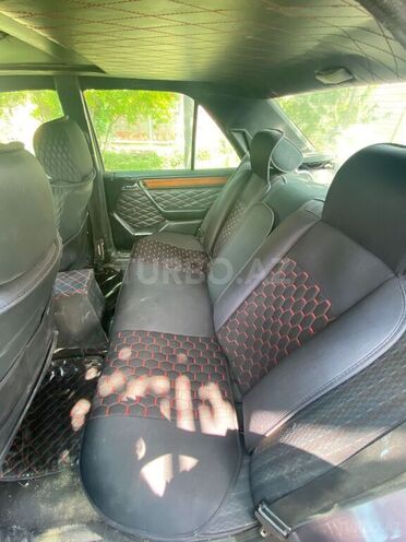 Mercedes E 250 1993, 409,880 km - 2.5 l - Bakı