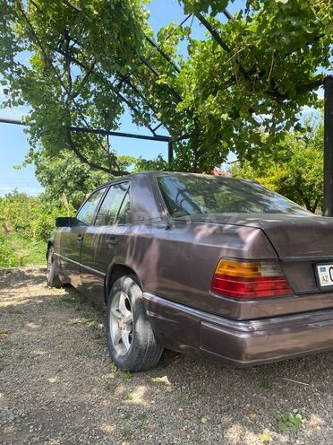 Mercedes E 250 1993, 409,880 km - 2.5 l - Bakı