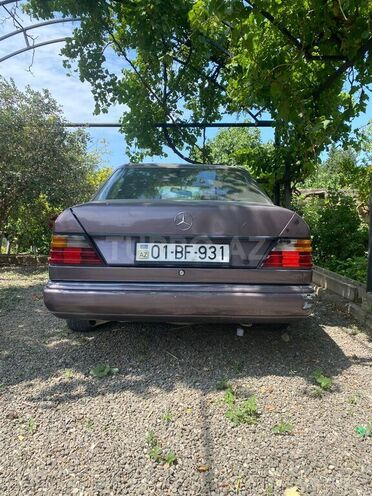 Mercedes E 250 1993, 409,880 km - 2.5 l - Bakı