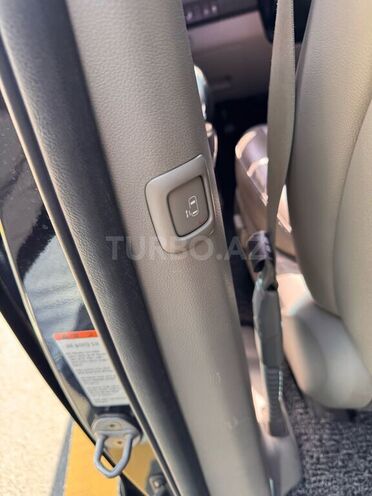 Kia Carnival-16