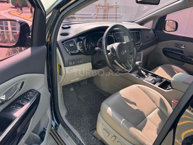 Kia Carnival-13