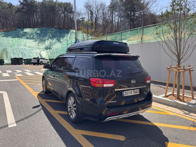 Kia Carnival-5