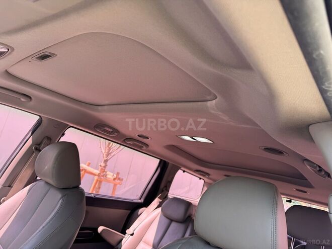 Kia Carnival-17