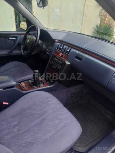 Mercedes E 220 d 2001, 325,235 km - 2.2 l - Tovuz