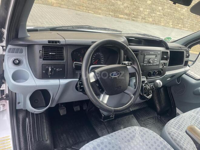 Ford Transit-13