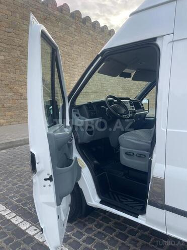Ford Transit-11