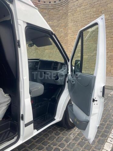 Ford Transit-14