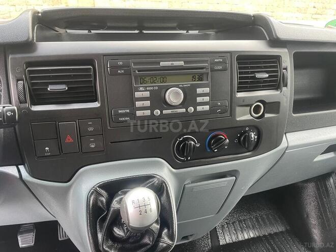 Ford Transit-12