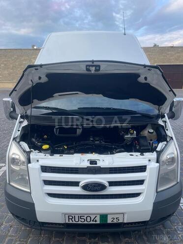 Ford Transit-16
