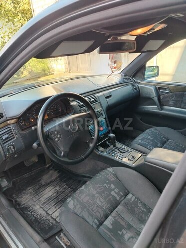 Mercedes E 230 1997, 218,000 km - 2.3 l - Qazax