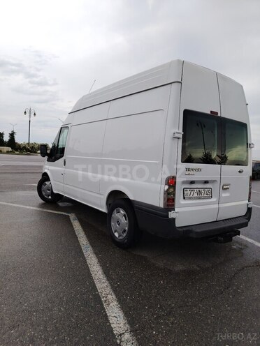 Ford Transit-5