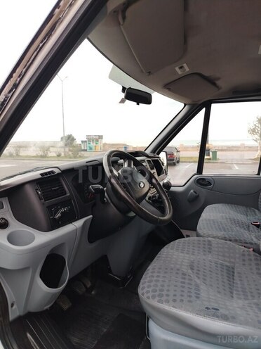 Ford Transit-10