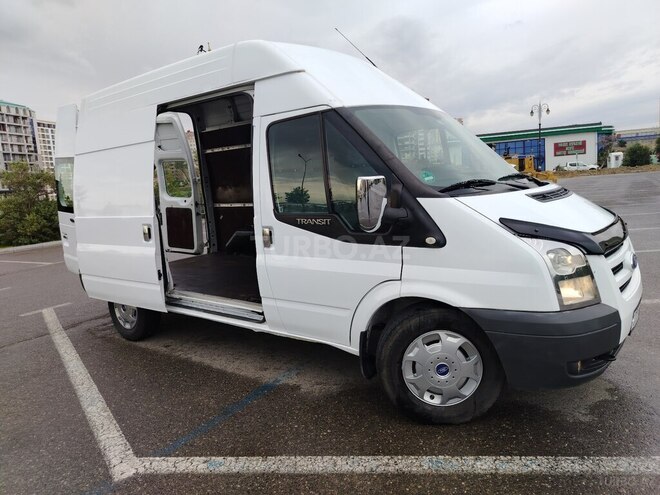 Ford Transit-13