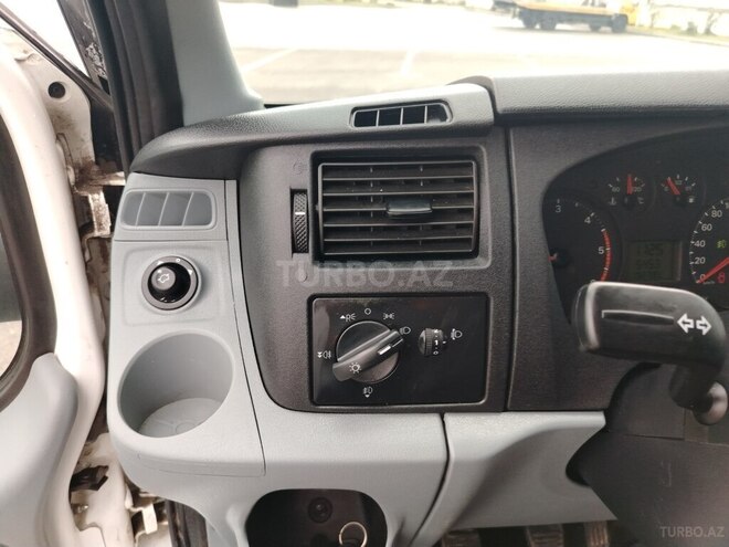 Ford Transit-15