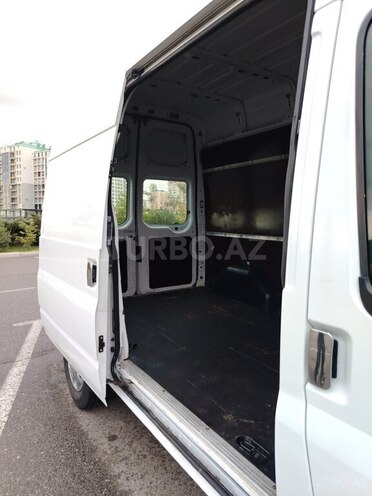 Ford Transit-17