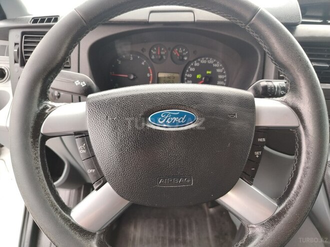 Ford Transit-16