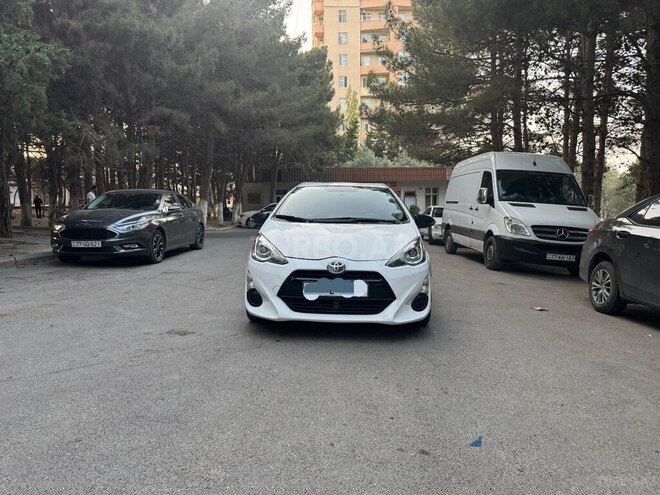Toyota Prius C 2015, 120,000 km - 1.5 л - Bakı