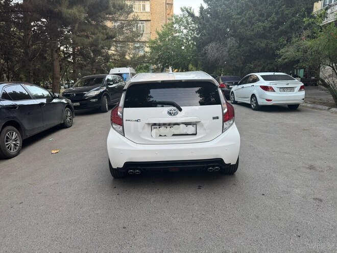 Toyota Prius C 2015, 120,000 km - 1.5 л - Bakı