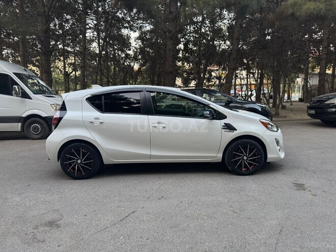Toyota Prius C 2015, 120,000 km - 1.5 л - Bakı