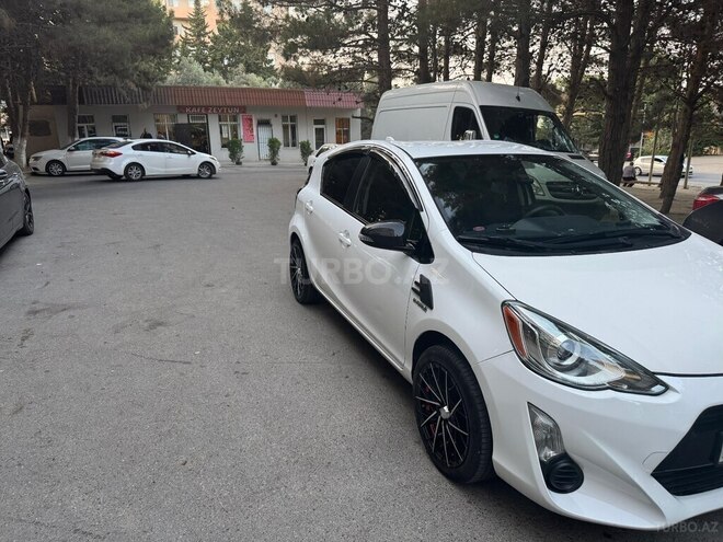 Toyota Prius C 2015, 120,000 km - 1.5 л - Bakı
