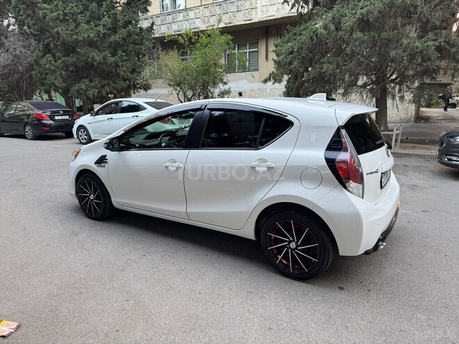 Toyota Prius C 2015, 120,000 km - 1.5 л - Bakı