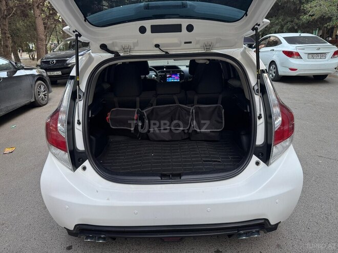 Toyota Prius C 2015, 120,000 km - 1.5 л - Bakı