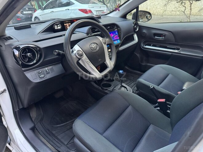 Toyota Prius C 2015, 120,000 km - 1.5 л - Bakı