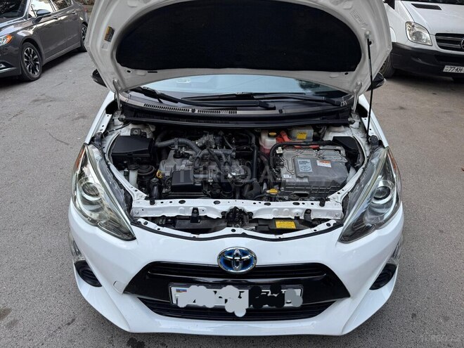 Toyota Prius C 2015, 120,000 km - 1.5 л - Bakı