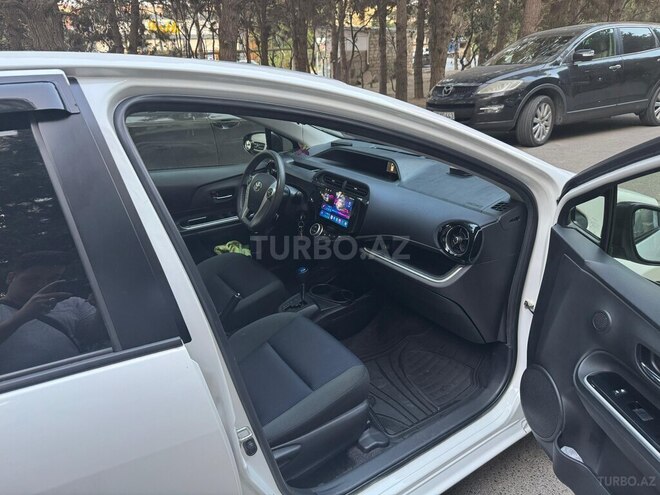 Toyota Prius C 2015, 120,000 km - 1.5 л - Bakı