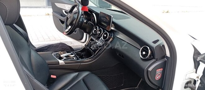 Mercedes C 220 d 2015, 143,143 km - 2.2 l - Bakı