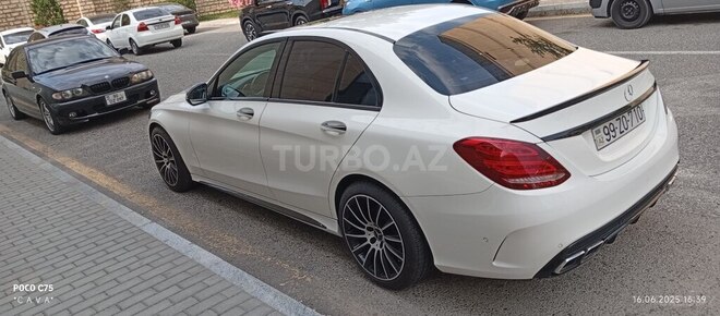 Mercedes C 220 d 2015, 143,143 km - 2.2 l - Bakı