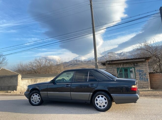 Mercedes E 220 1993, 400,000 km - 2.2 l - Bakı