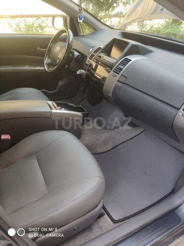 Toyota Prius-12