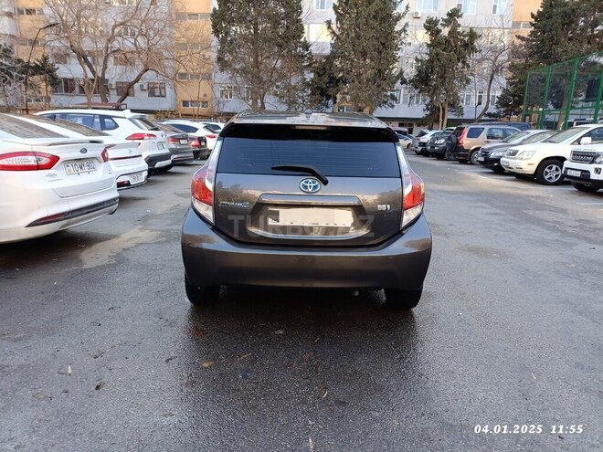 Toyota Prius C 2015, 224,000 km - 1.5 l - Bakı