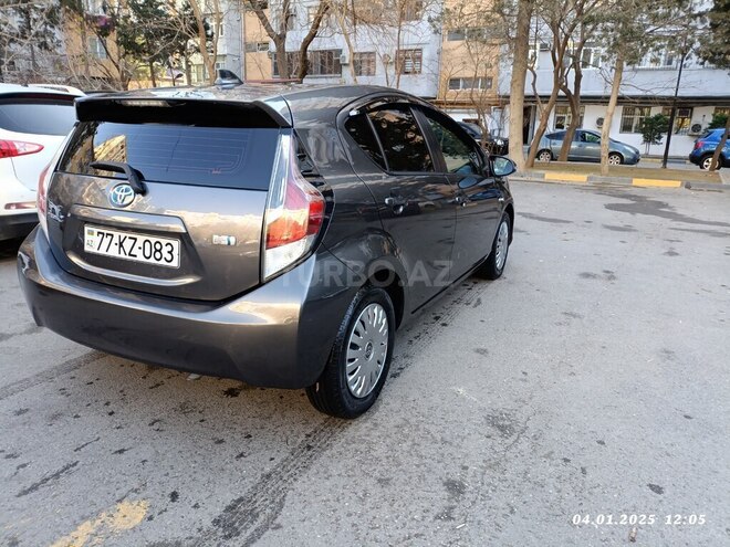 Toyota Prius C 2015, 224,000 km - 1.5 l - Bakı
