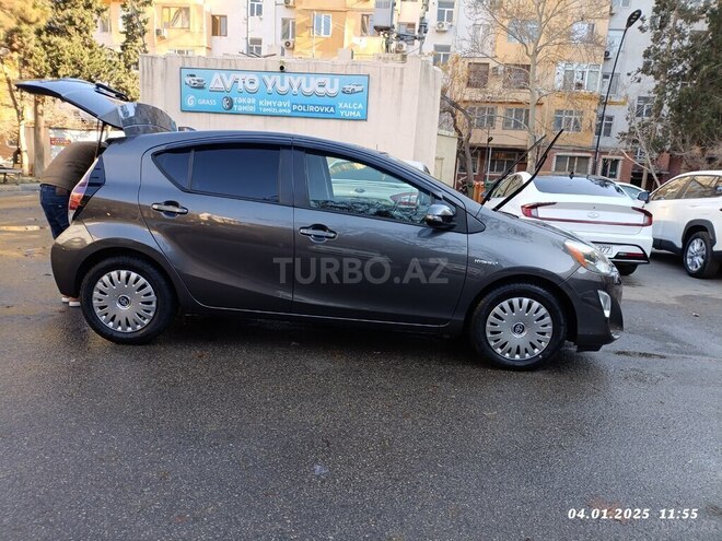 Toyota Prius C 2015, 224,000 km - 1.5 l - Bakı