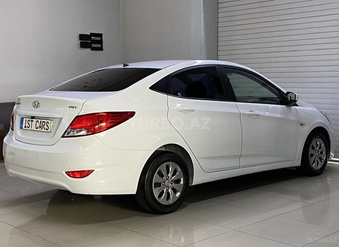 Hyundai Accent-11