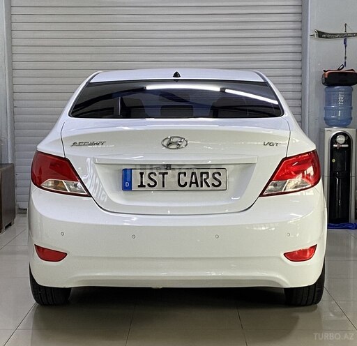 Hyundai Accent-9