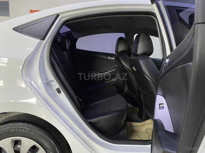 Hyundai Accent-18