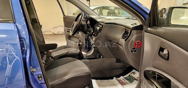 Kia Rio-11