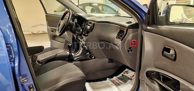Kia Rio-12
