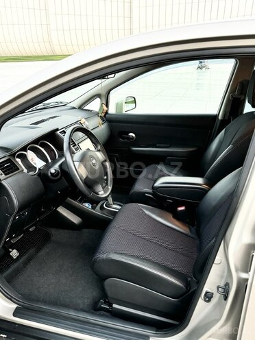 Nissan Tiida-5