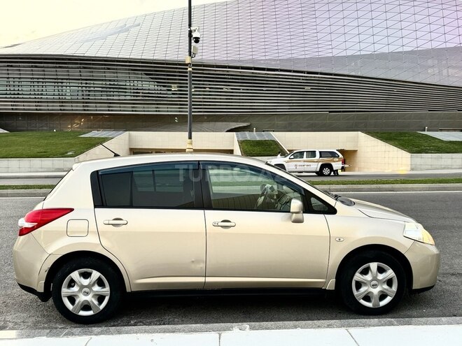 Nissan Tiida-4