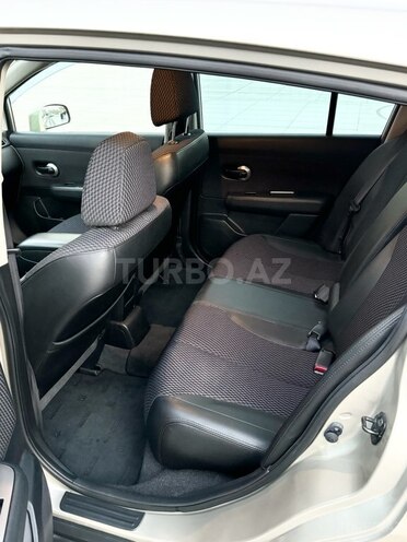 Nissan Tiida-6