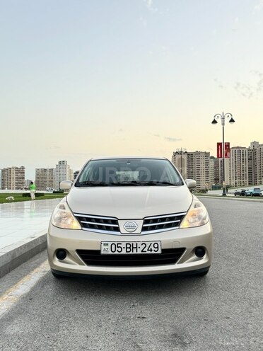 Nissan Tiida-1